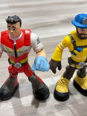Fisher-Price Rescue Heroes Reed Vitals & Forrest Fuego 6” Action Figures Set